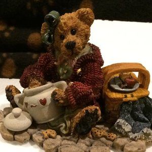 Velma Q. Berriweather... The Cookie Queen (Boyds Bearstone Collection)